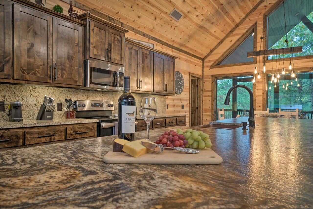 Broken Bow Cabin Deck With Hot Tub And Pool Table! Buitenkant foto